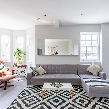 2 Bedroom Apartments With Sofa Bed In Southend Екстериор снимка