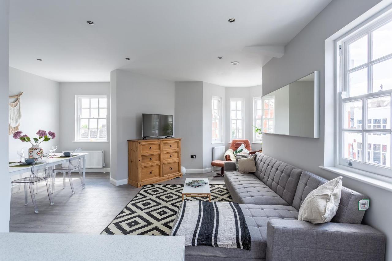2 Bedroom Apartments With Sofa Bed In Southend Екстериор снимка