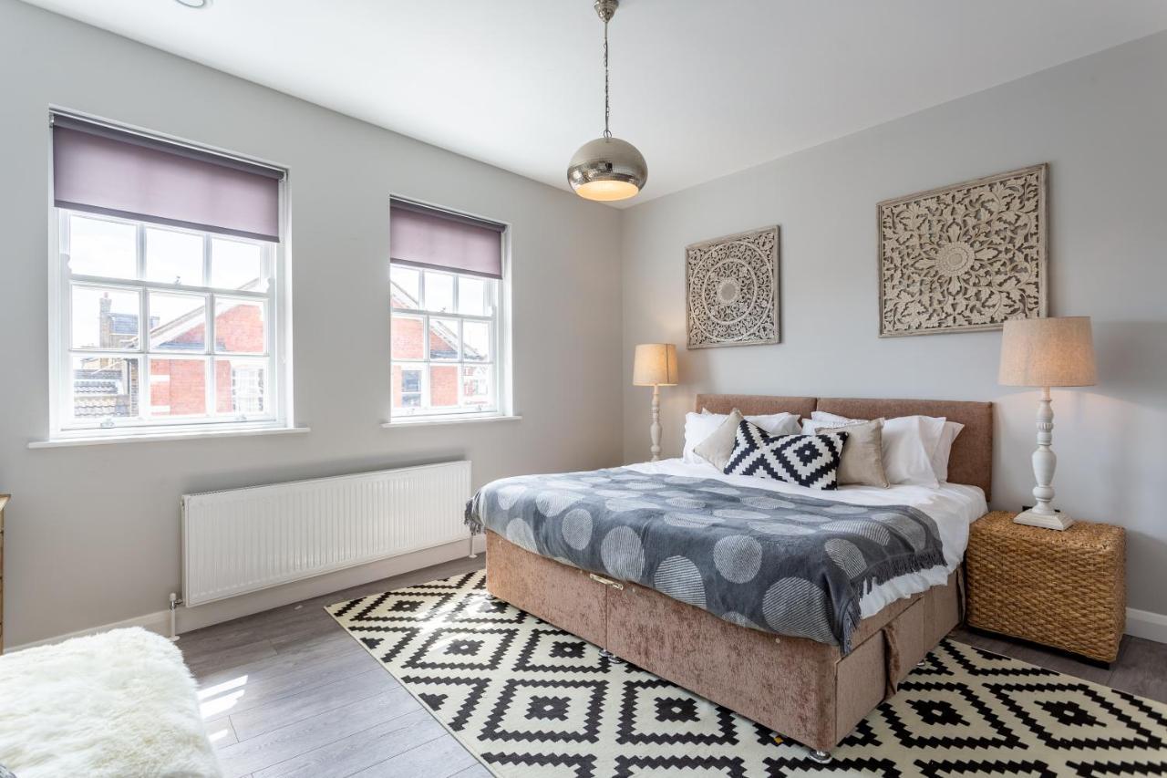 2 Bedroom Apartments With Sofa Bed In Southend Екстериор снимка