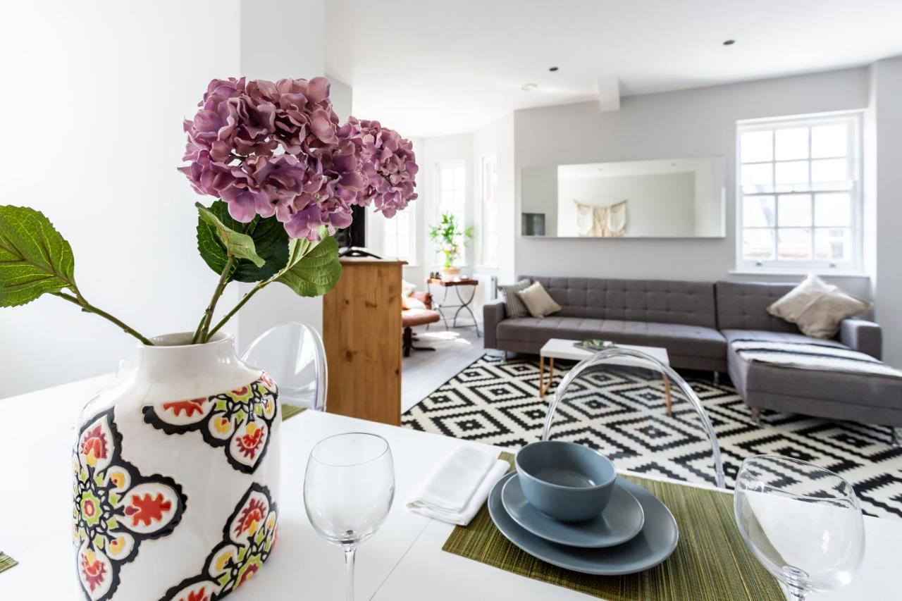2 Bedroom Apartments With Sofa Bed In Southend Екстериор снимка