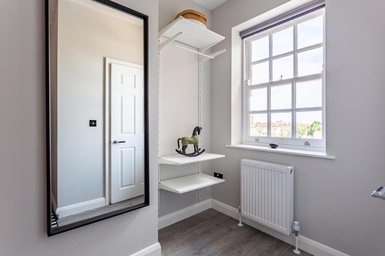 2 Bedroom Apartments With Sofa Bed In Southend Екстериор снимка