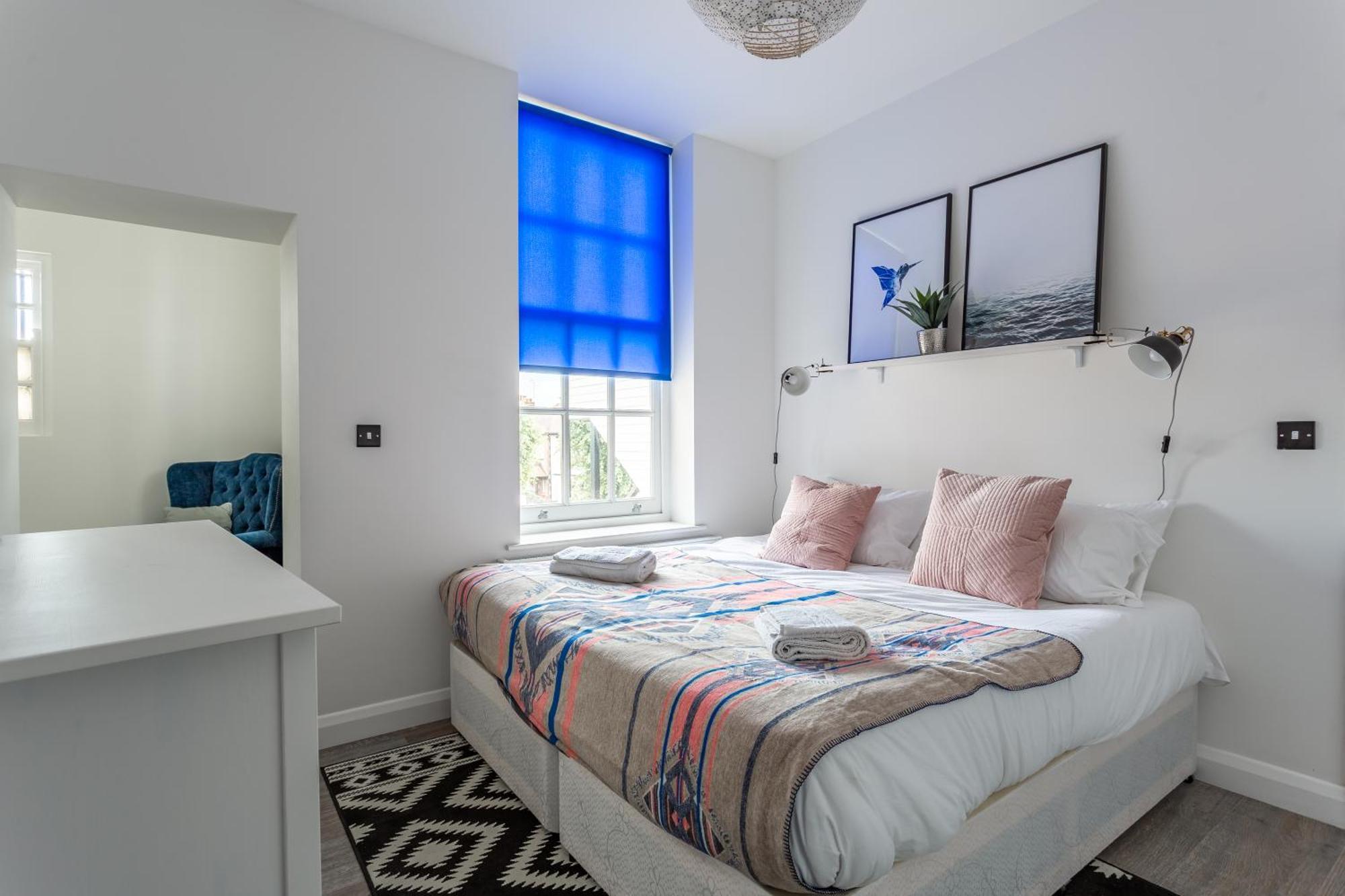 2 Bedroom Apartments With Sofa Bed In Southend Екстериор снимка